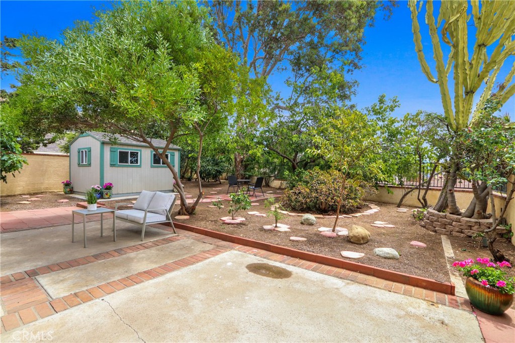 3874 Ravenswood