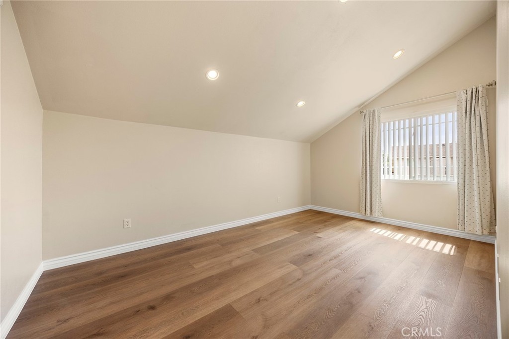 4962 E Glenview