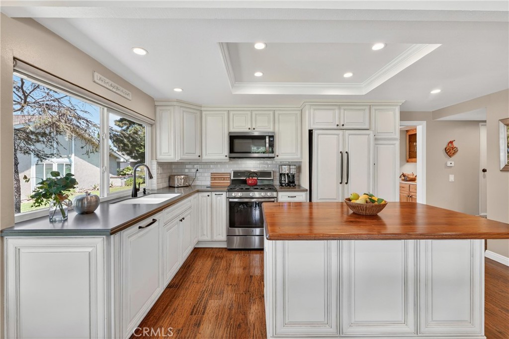 1213 Woodside