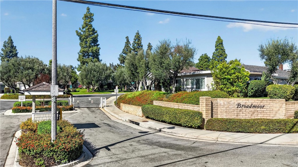 1213 Woodside