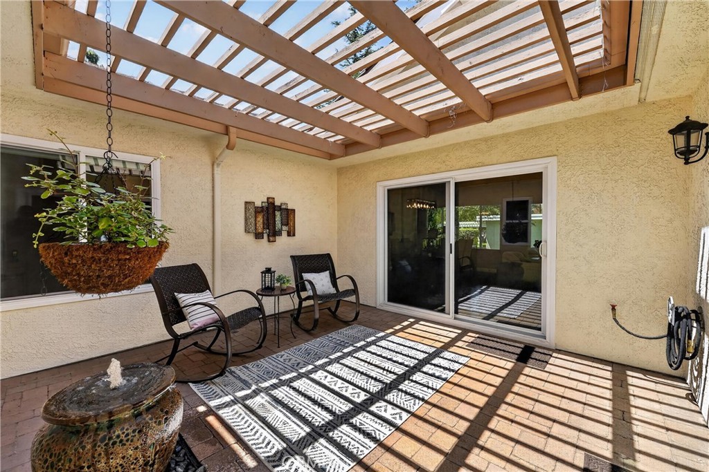 1213 Woodside