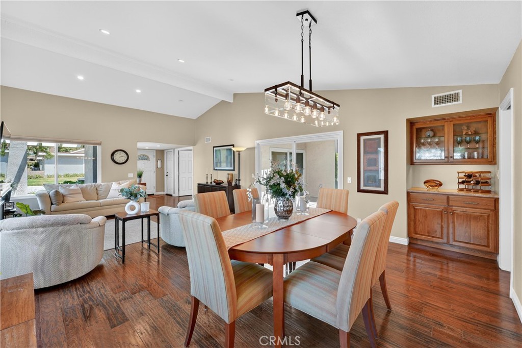 1213 Woodside