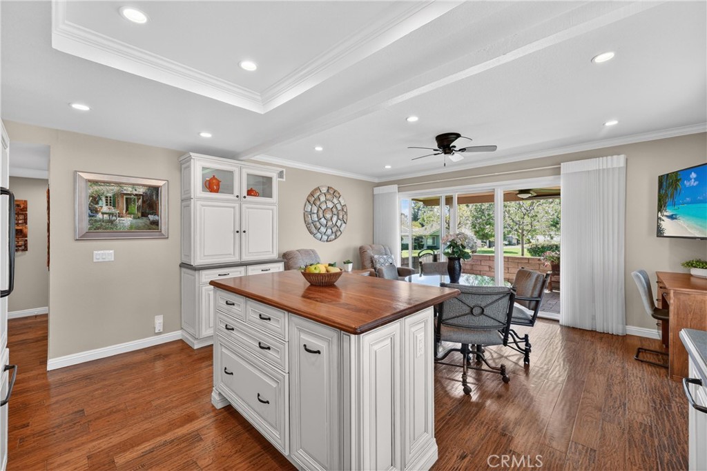 1213 Woodside
