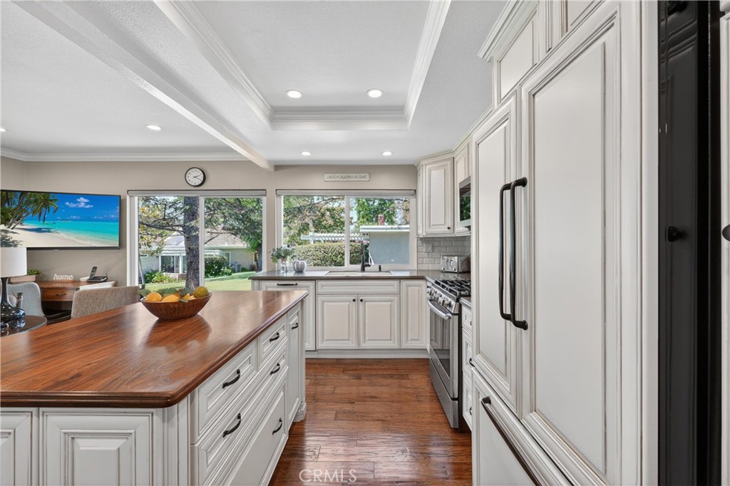 1213 Woodside