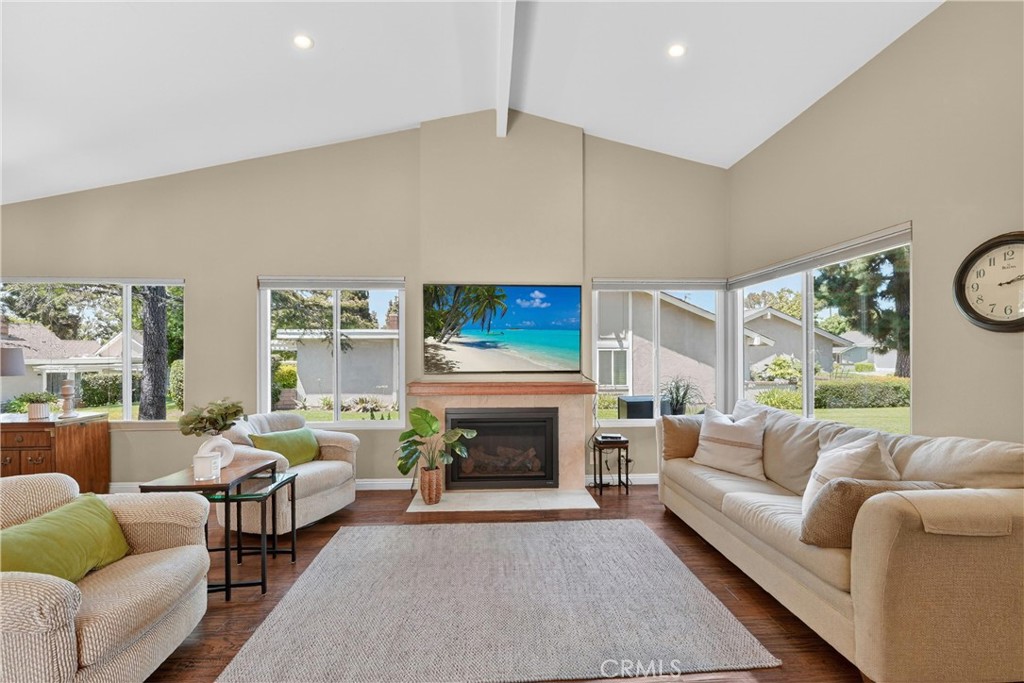 1213 Woodside