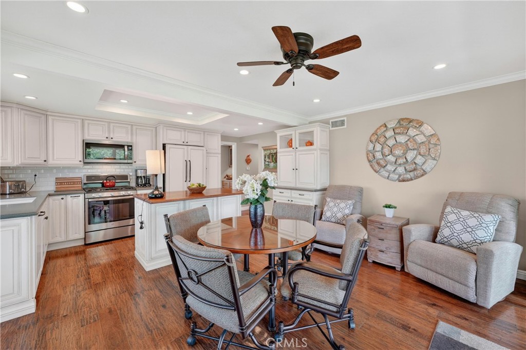 1213 Woodside