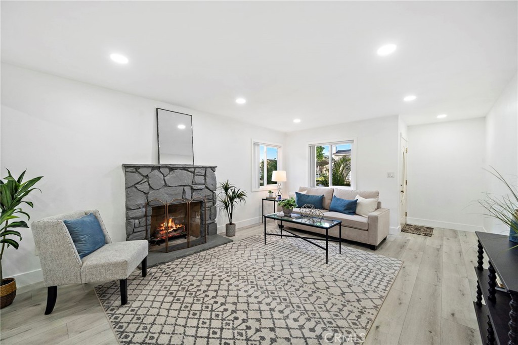 14706 Dunton