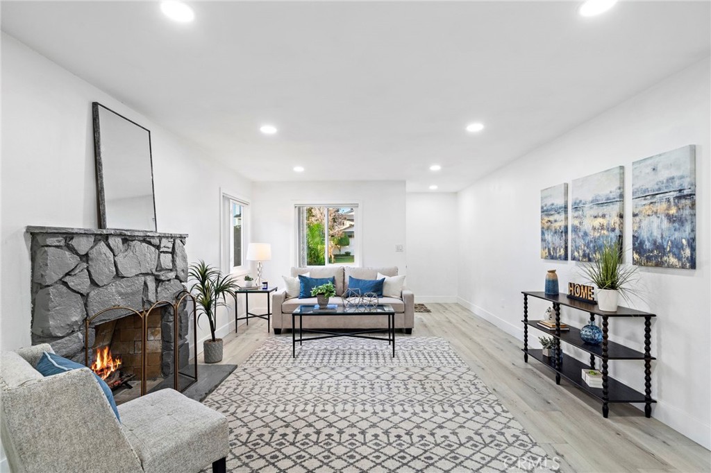 14706 Dunton