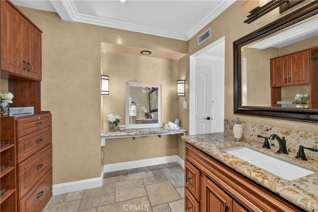 2458 E Powhatan