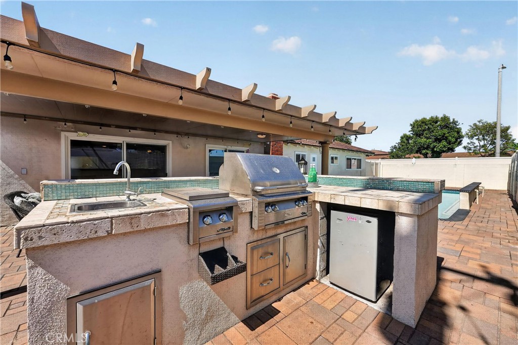 2458 E Powhatan