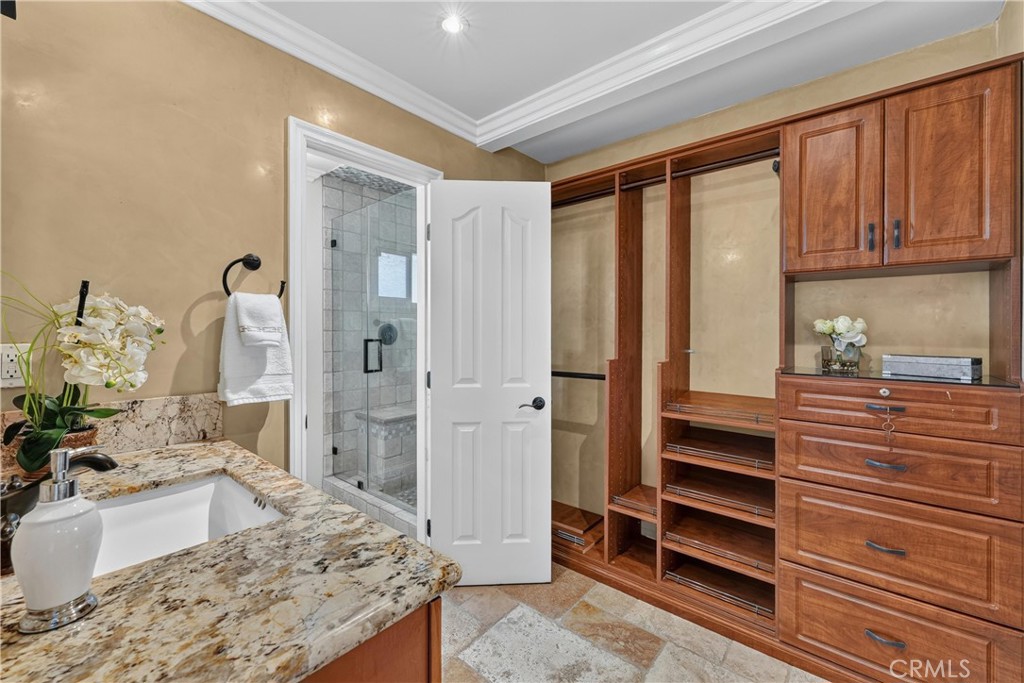 2458 E Powhatan
