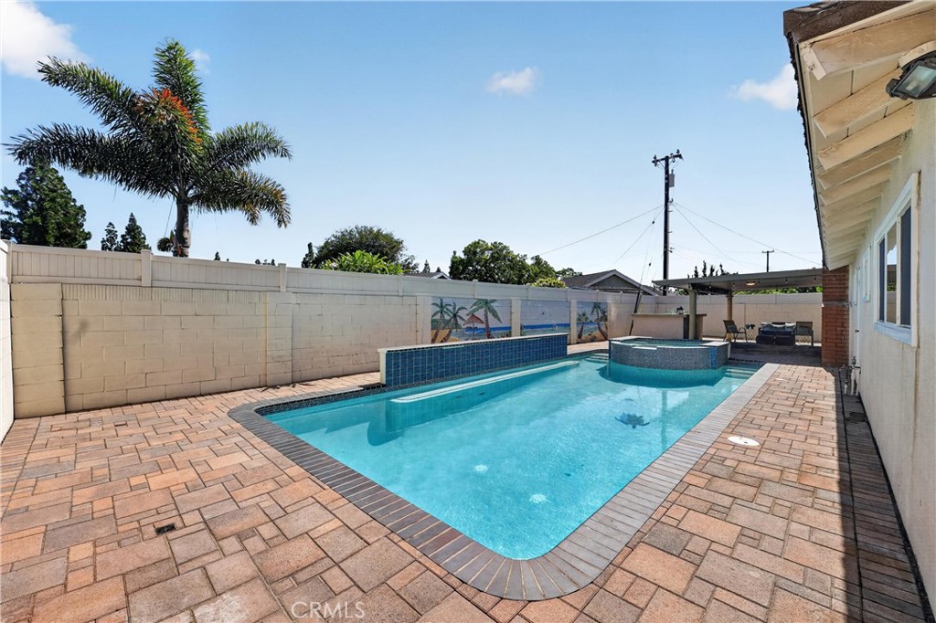 2458 E Powhatan
