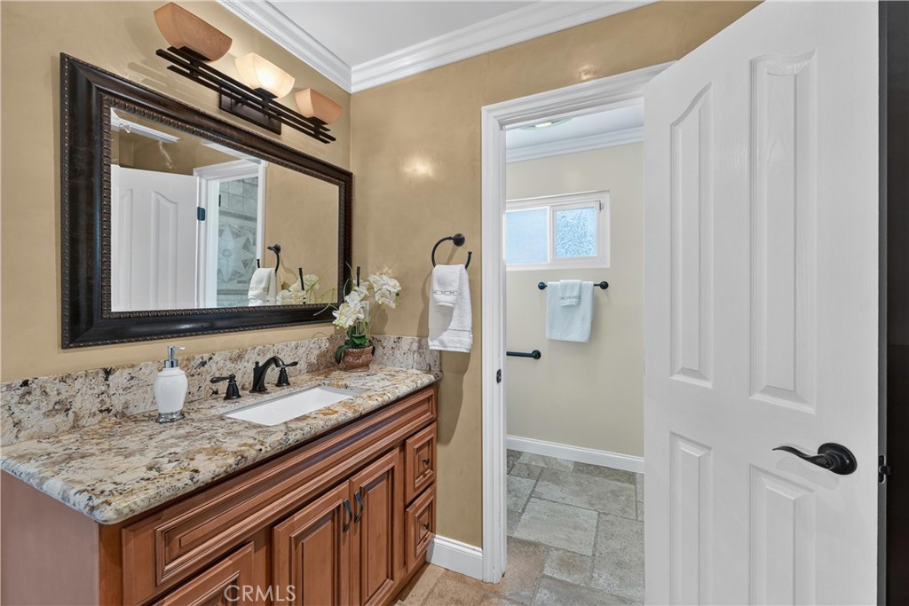 2458 E Powhatan