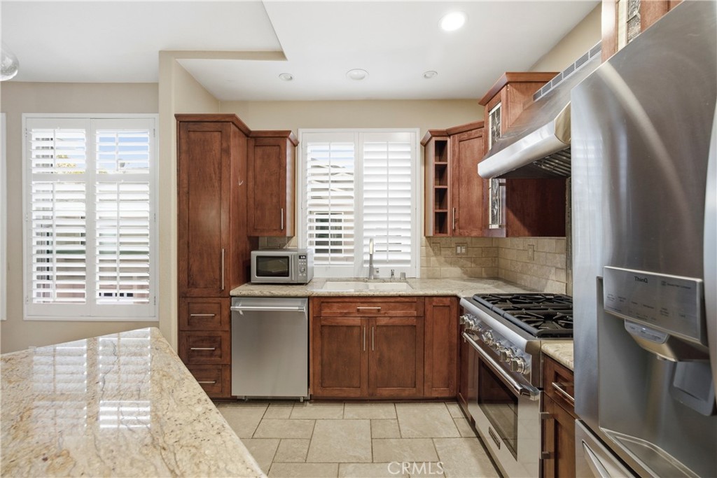 1059 S Positano