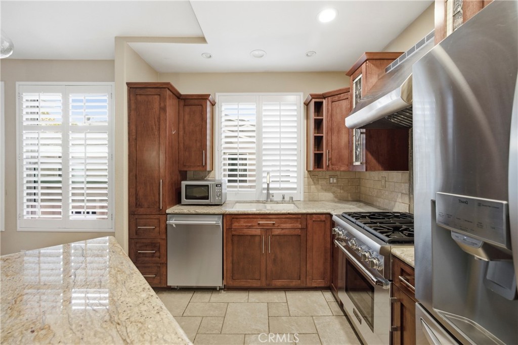1059 S Positano