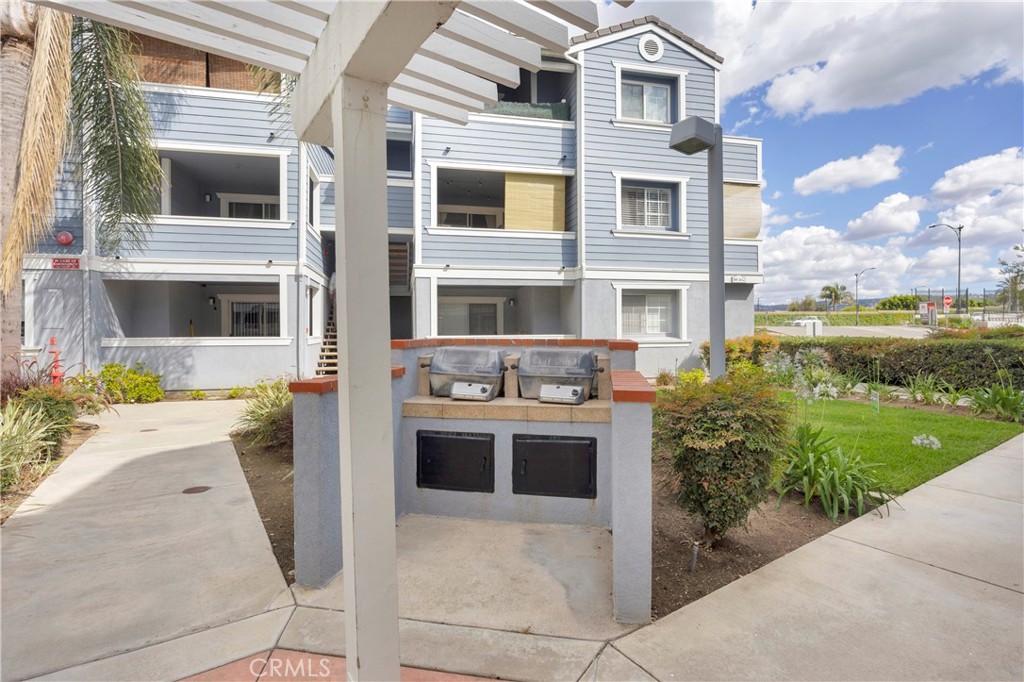 111 S Lakeview