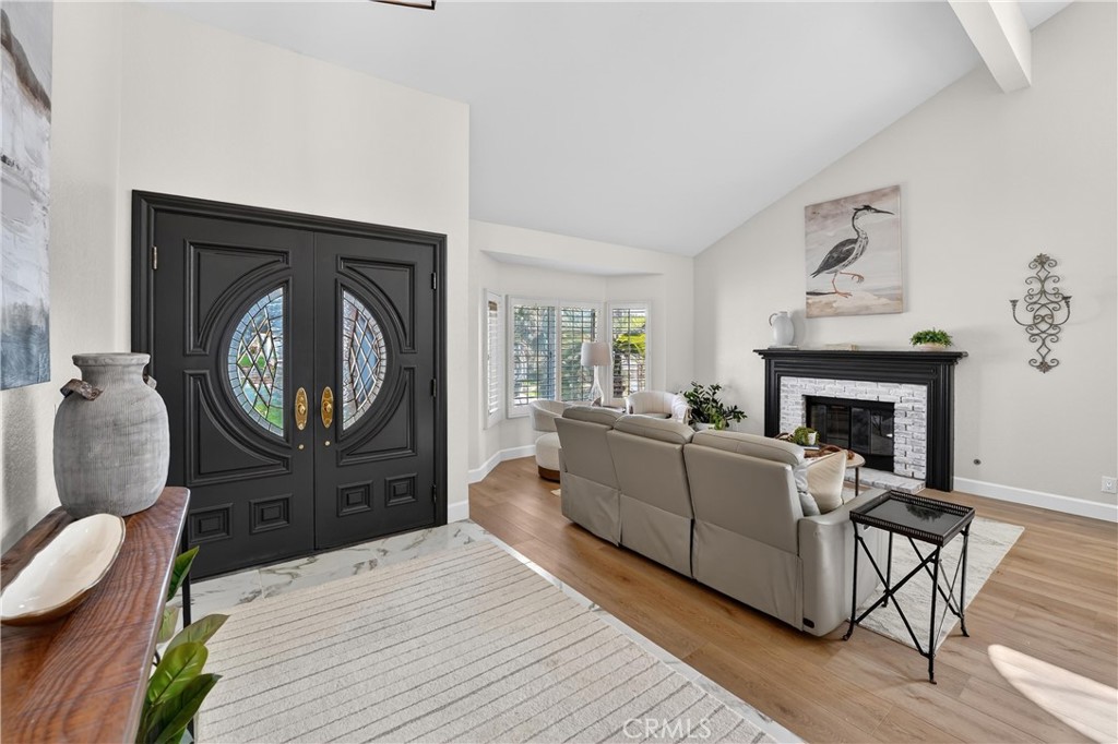 5515 Camino Vista