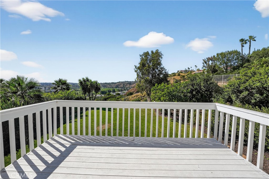 5515 Camino Vista