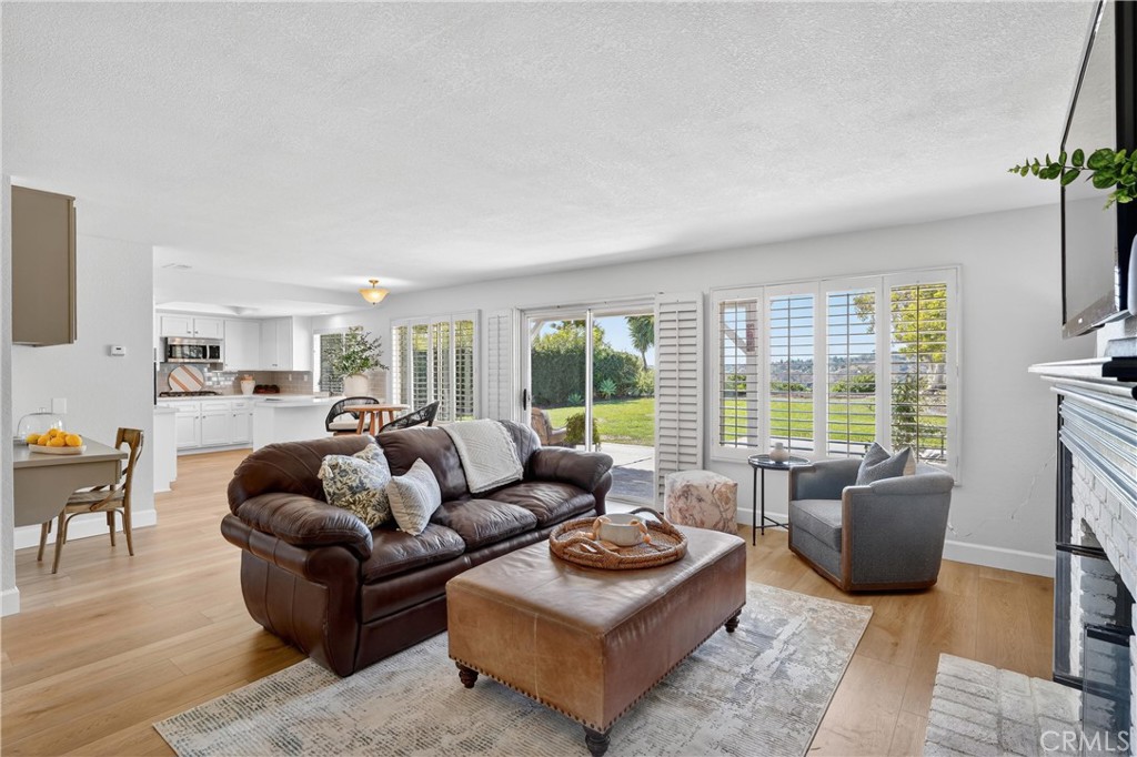 5515 Camino Vista