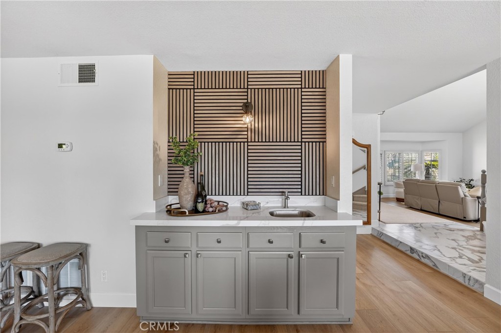 5515 Camino Vista