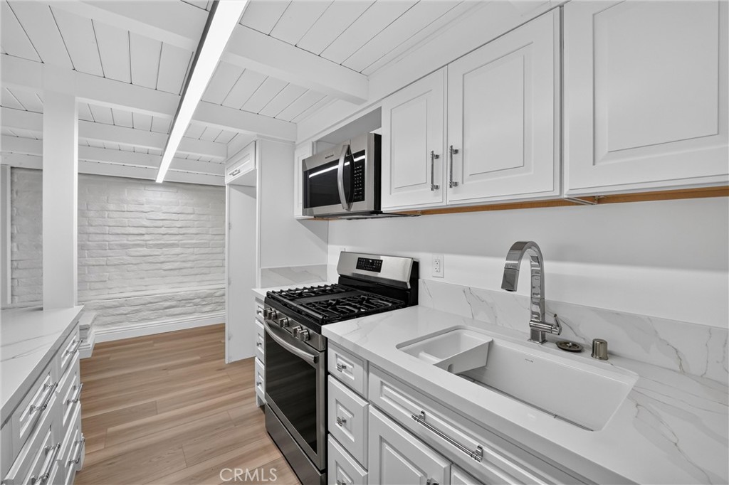 5068 Lakeview