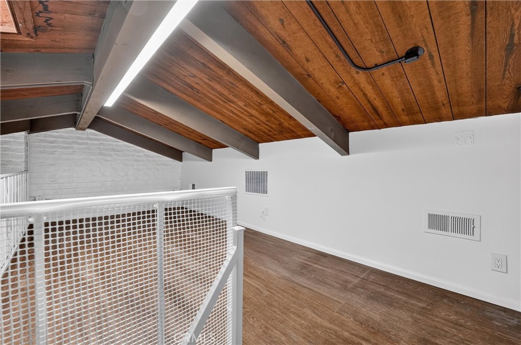 5068 Lakeview