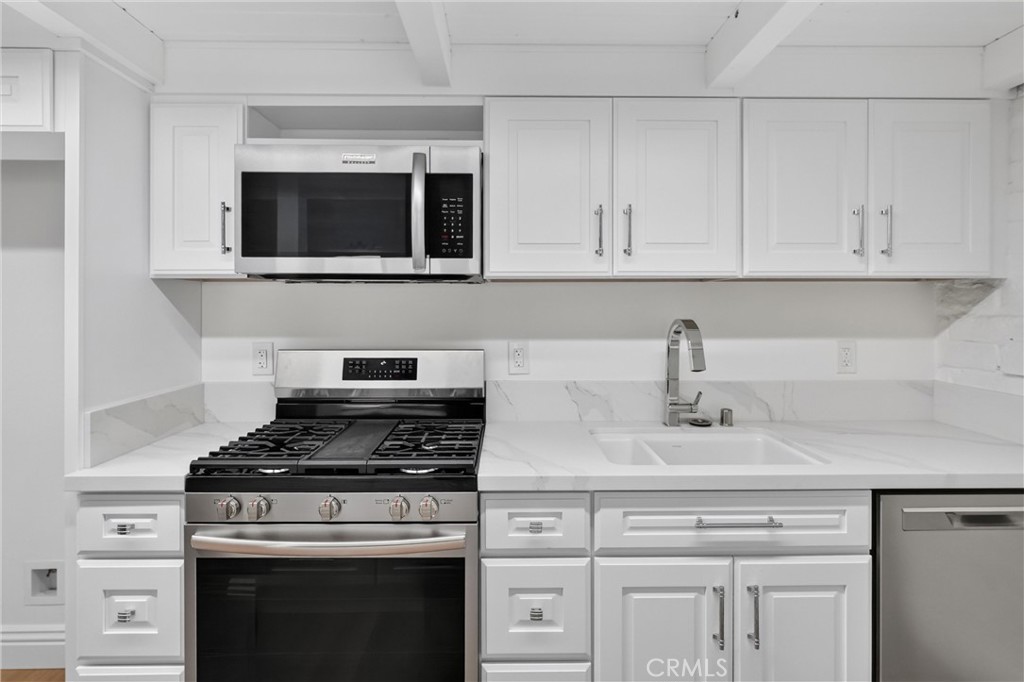 5068 Lakeview