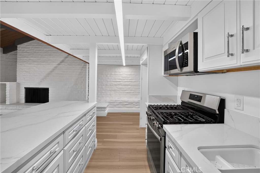5068 Lakeview