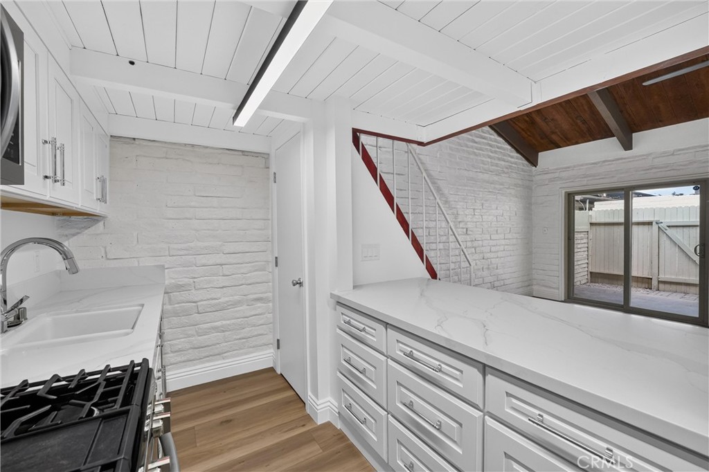 5068 Lakeview