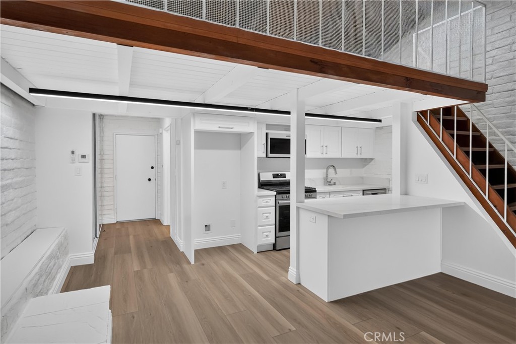5068 Lakeview