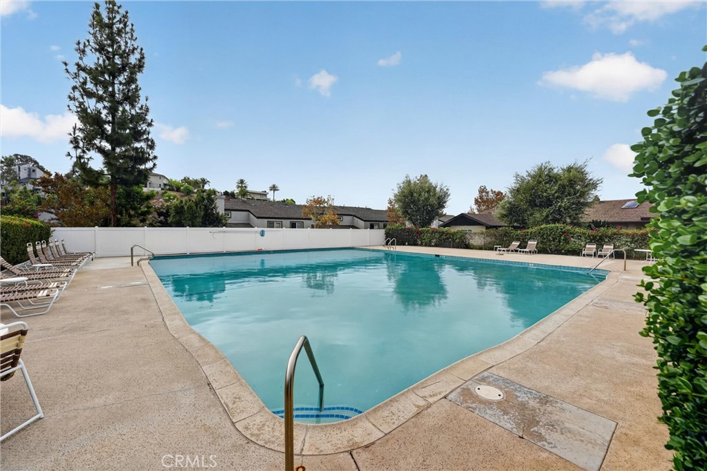 5068 Lakeview