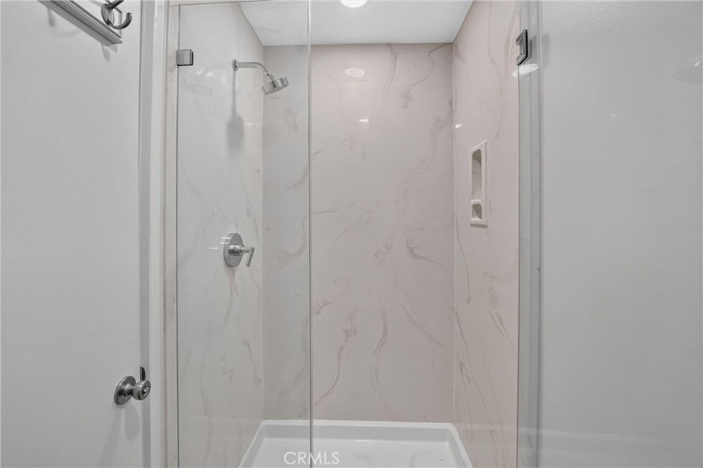 5068 Lakeview