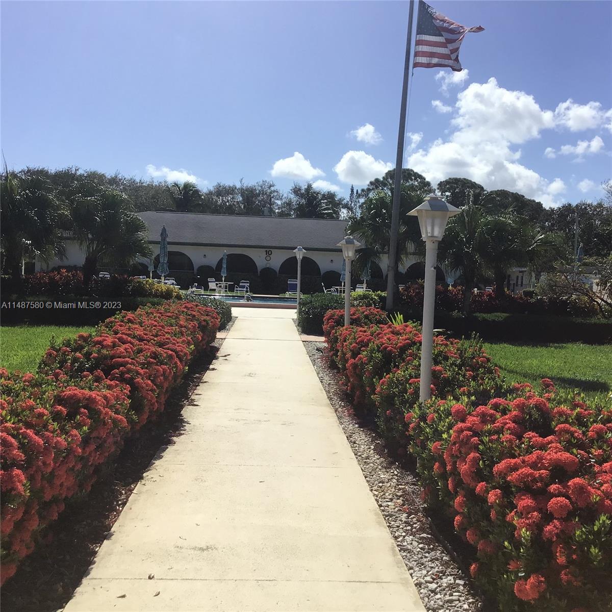 5 Westwood Ave # 106D
