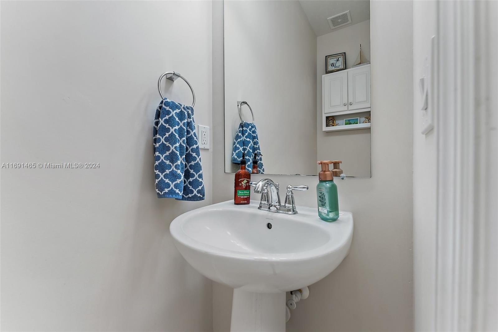 3223 Hemingway Dr