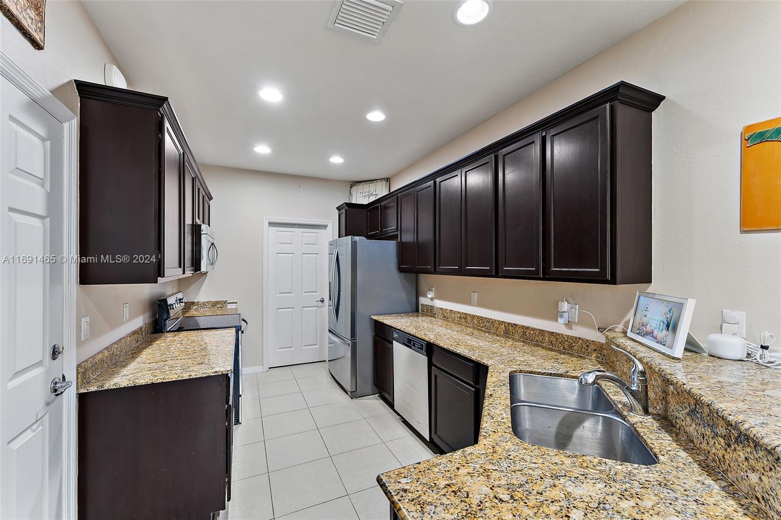 3223 Hemingway Dr