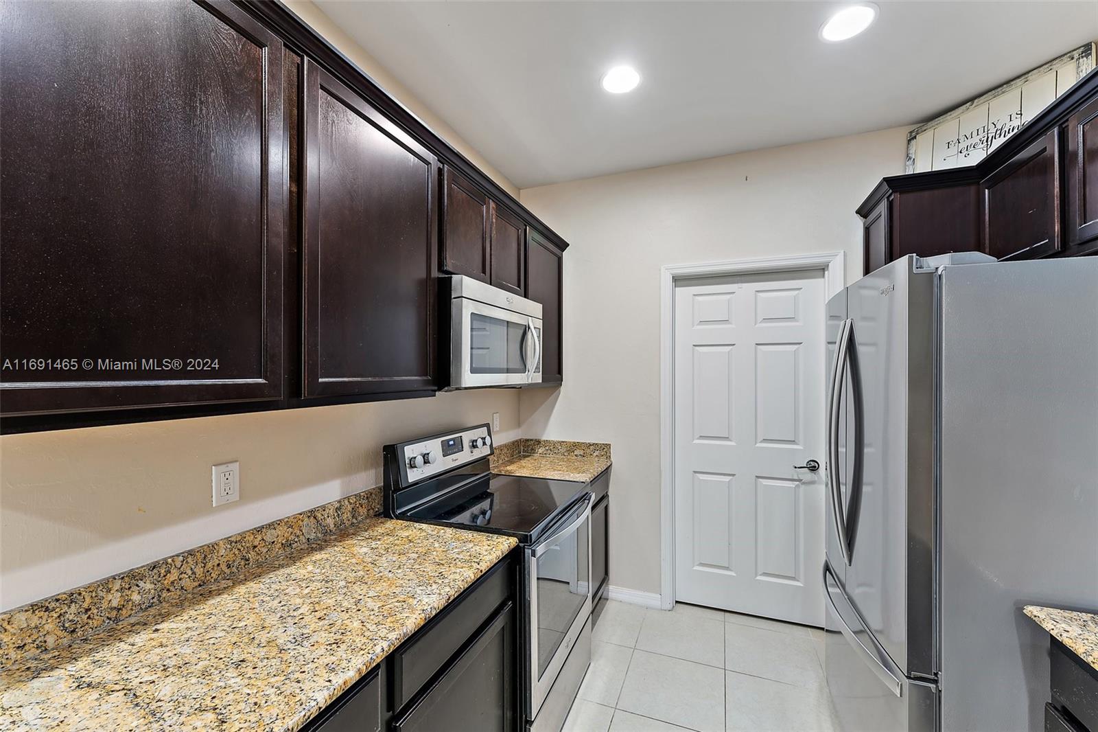 3223 Hemingway Dr