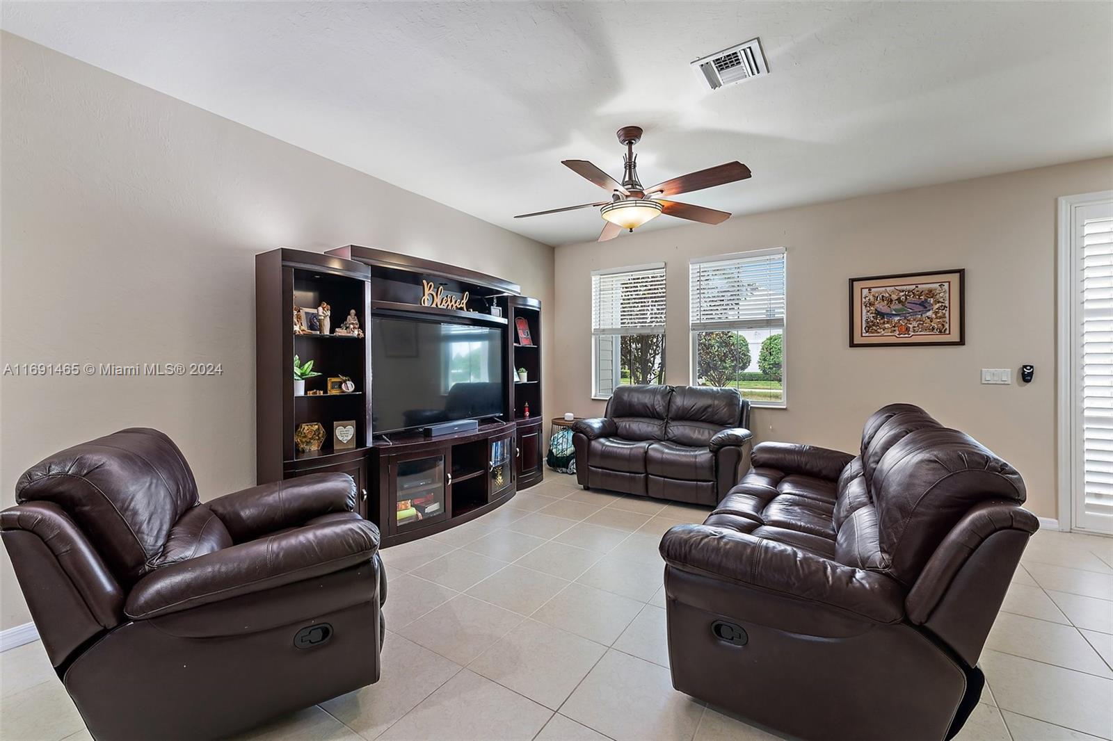 3223 Hemingway Dr