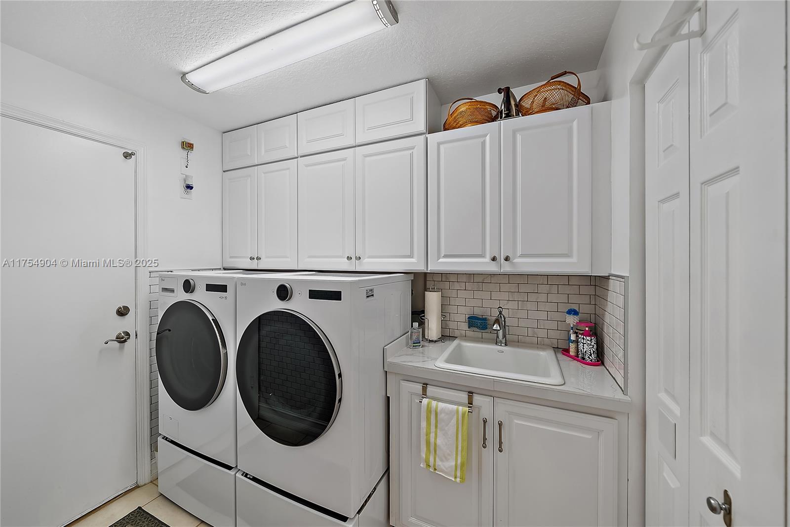 111 Waterbridge Ln