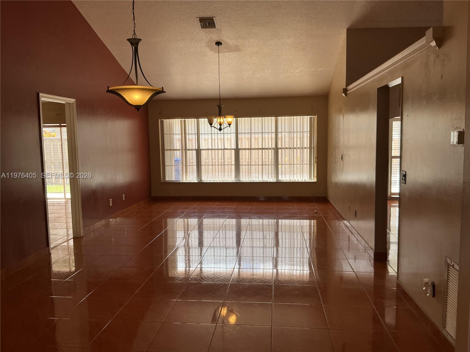 203 N Moccasin Trl N