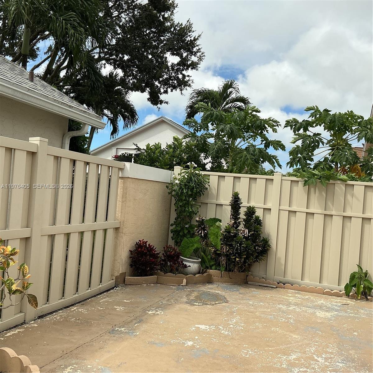 203 N Moccasin Trl N