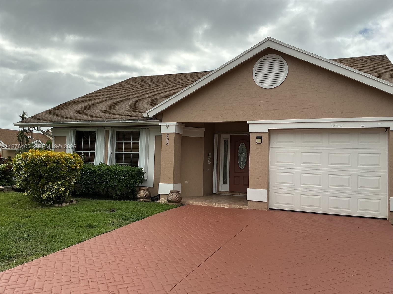 203 N Moccasin Trl N