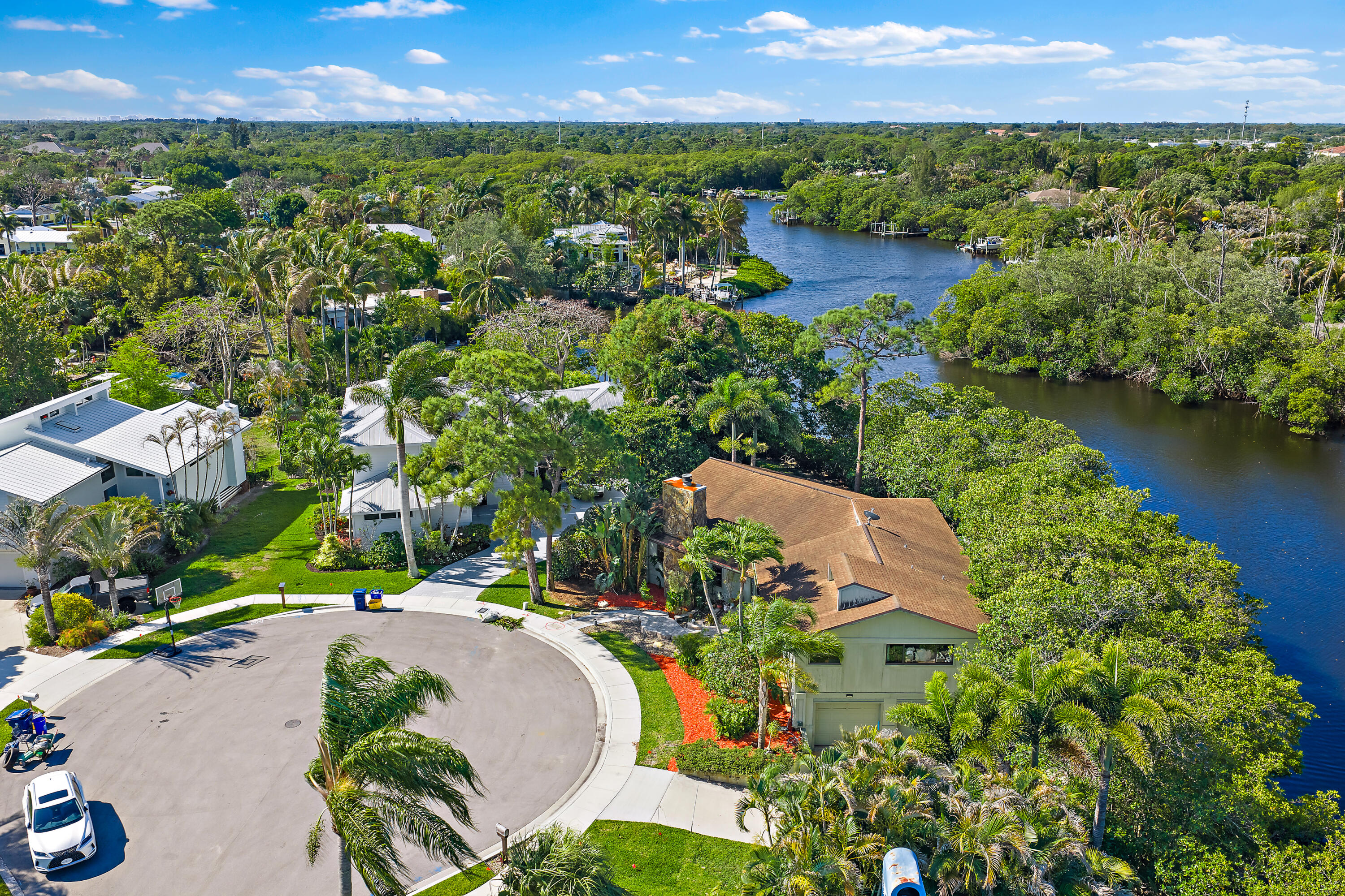 702 Warren Drive