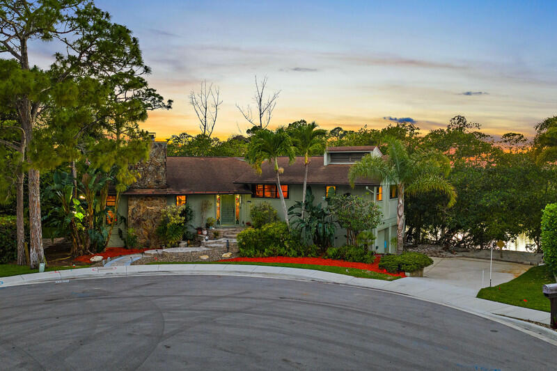 702 Warren Drive