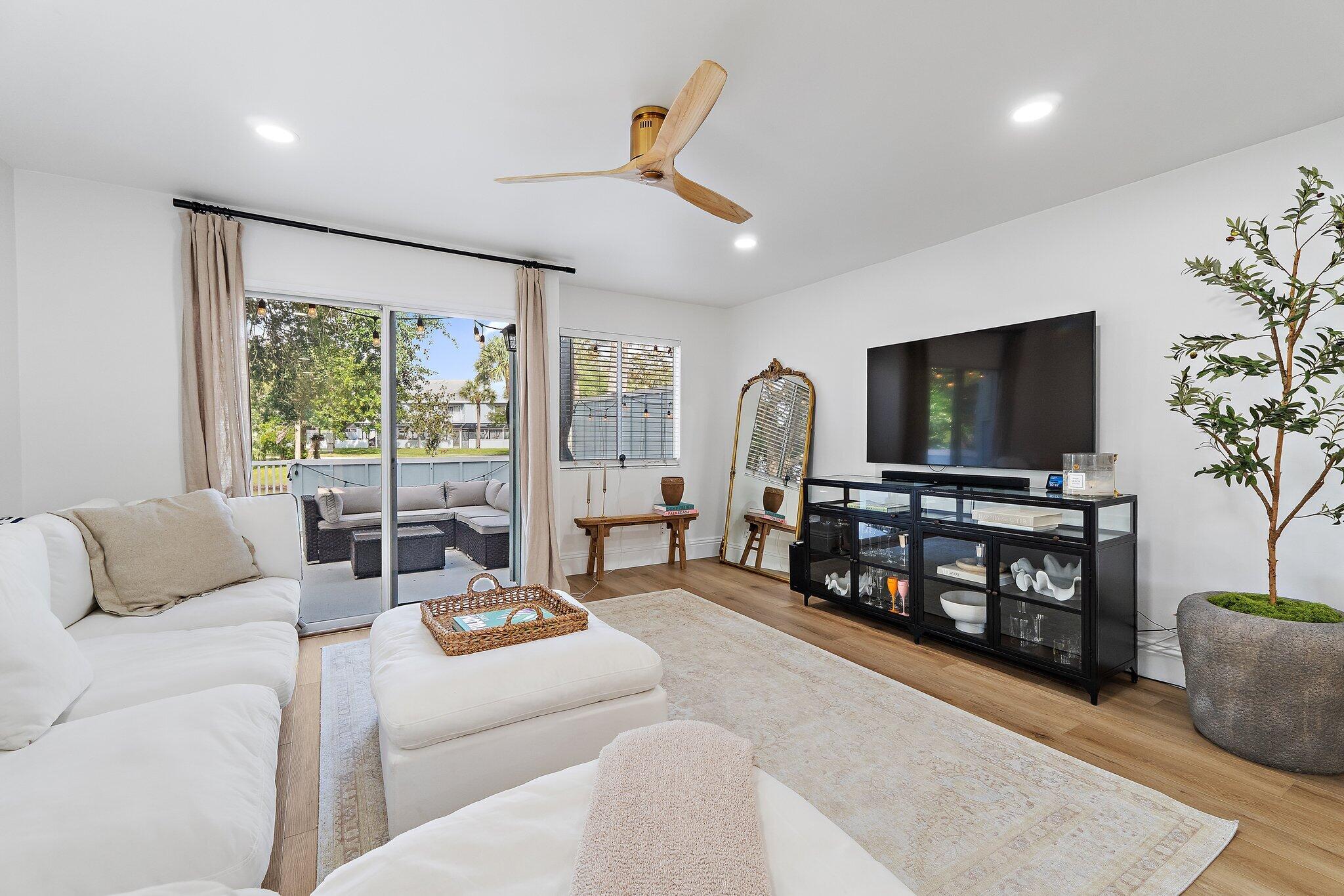 6198 Riverwalk Lane 8