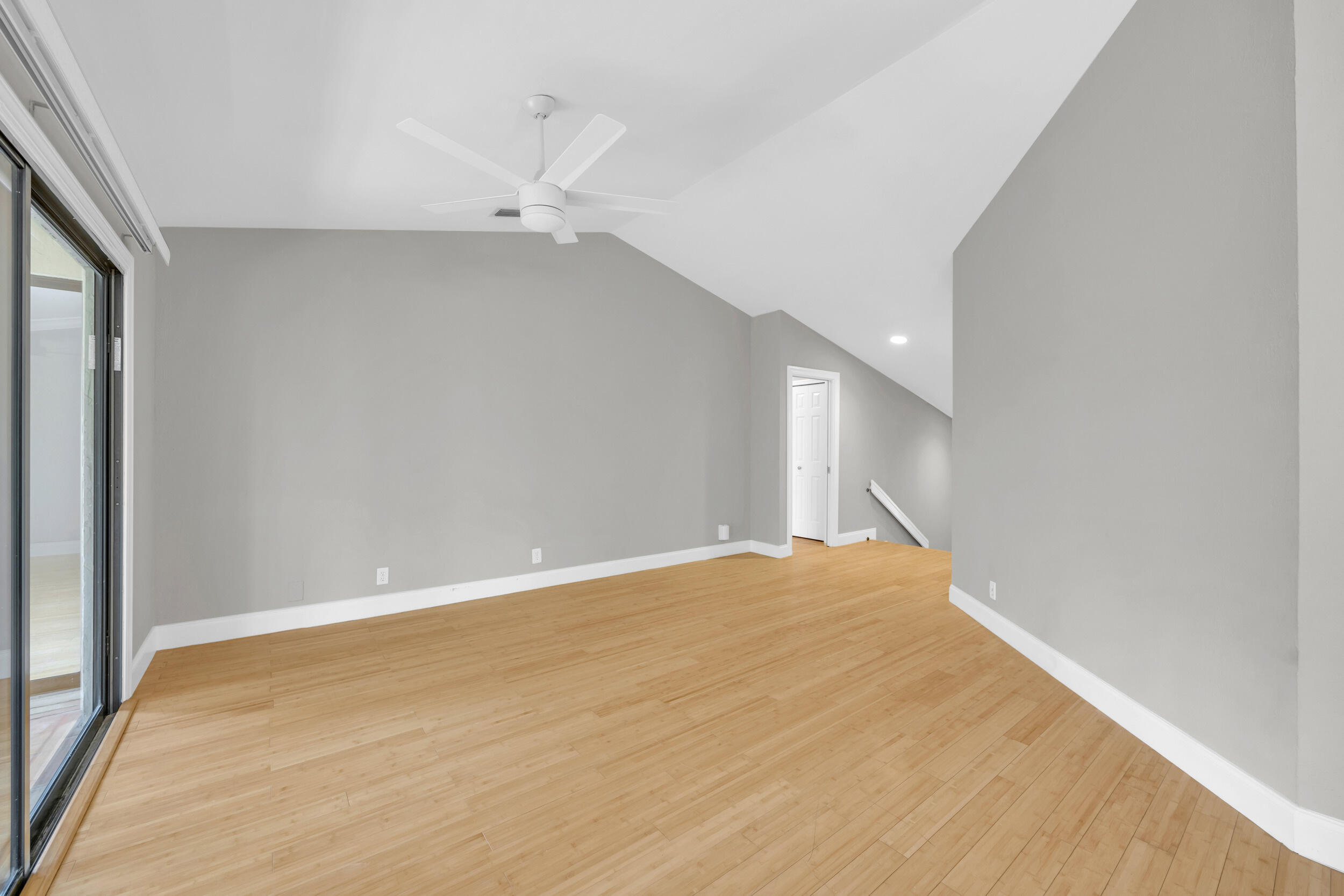 25 Lexington Lane W F