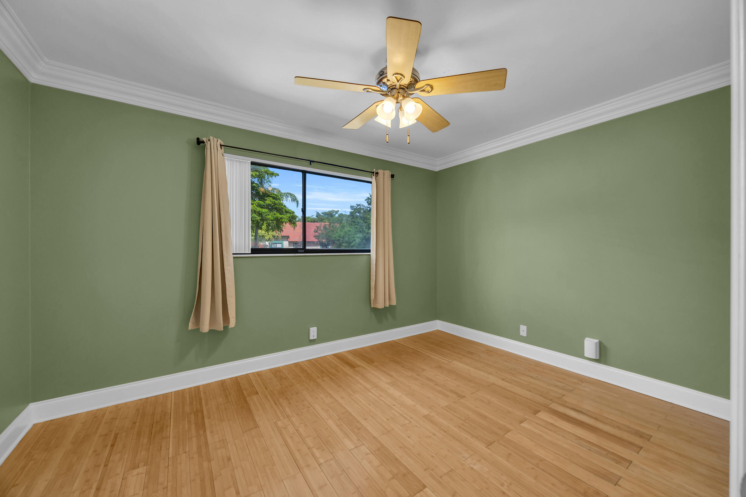 25 Lexington Lane W F