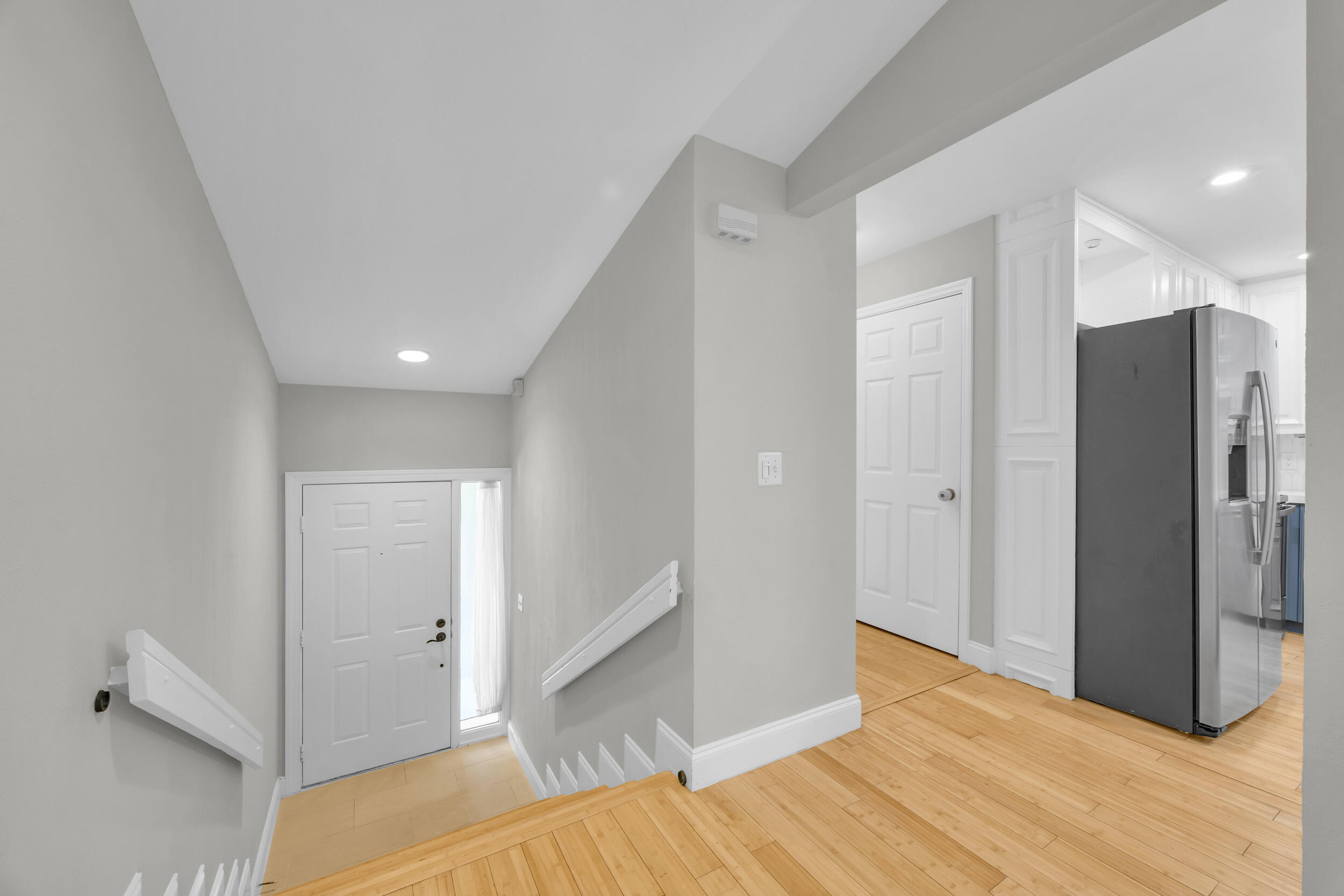 25 Lexington Lane W F