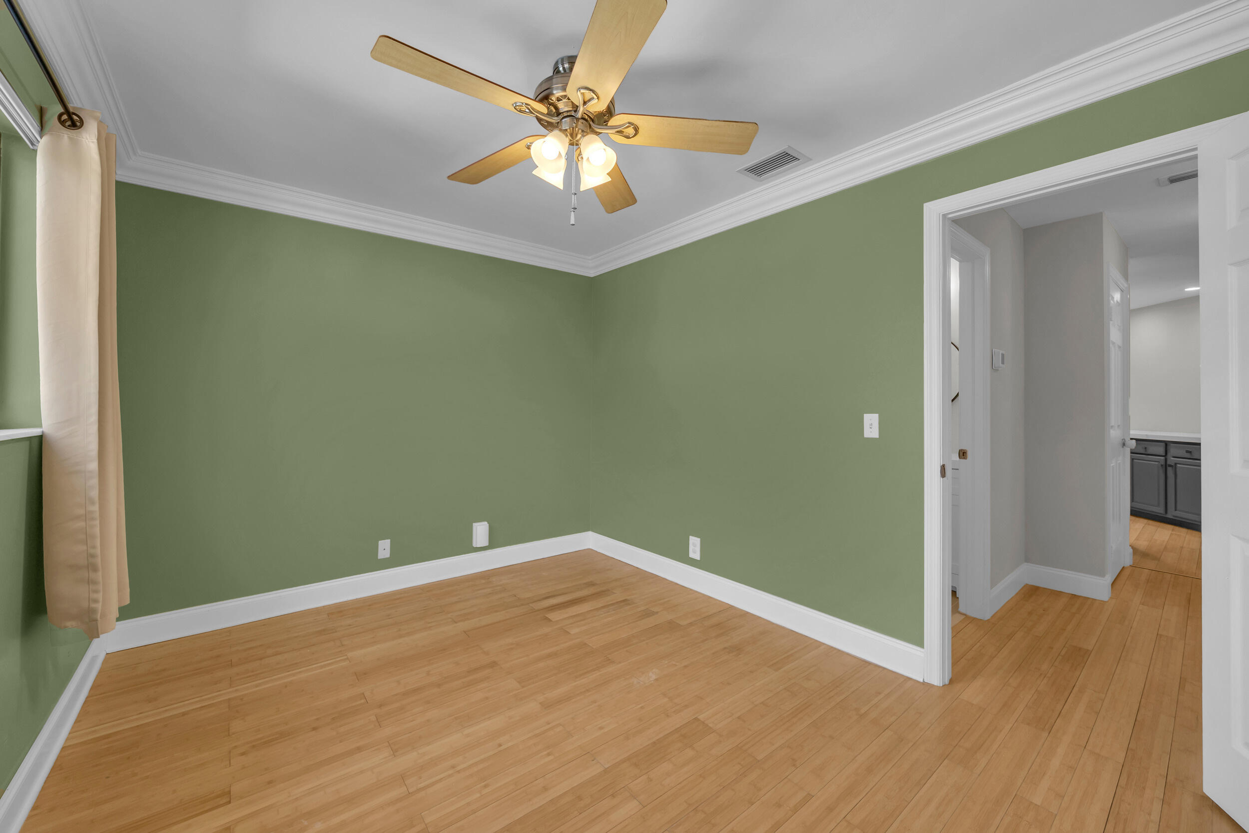 25 Lexington Lane W F
