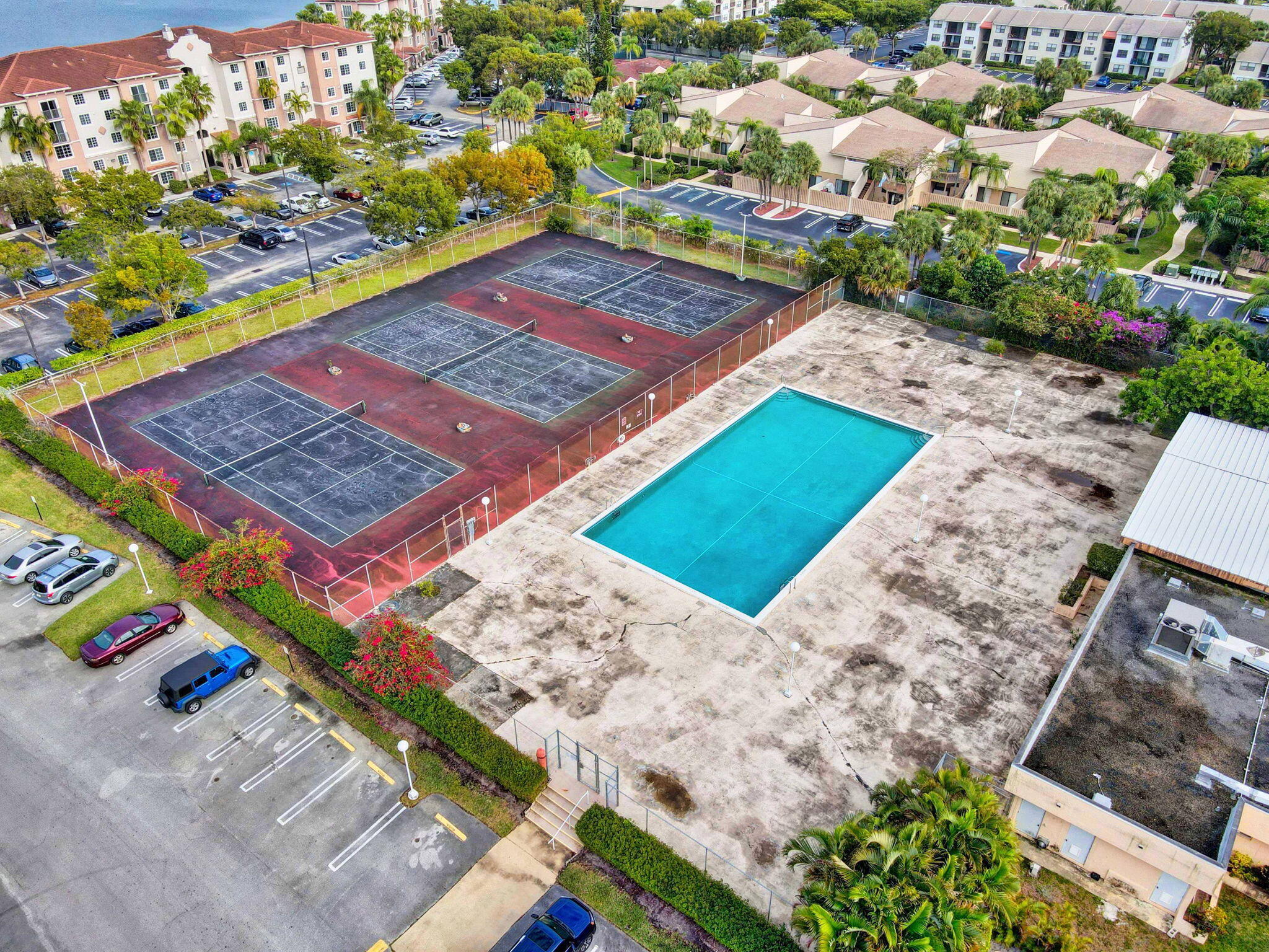 500 Executive Center Drive 3f