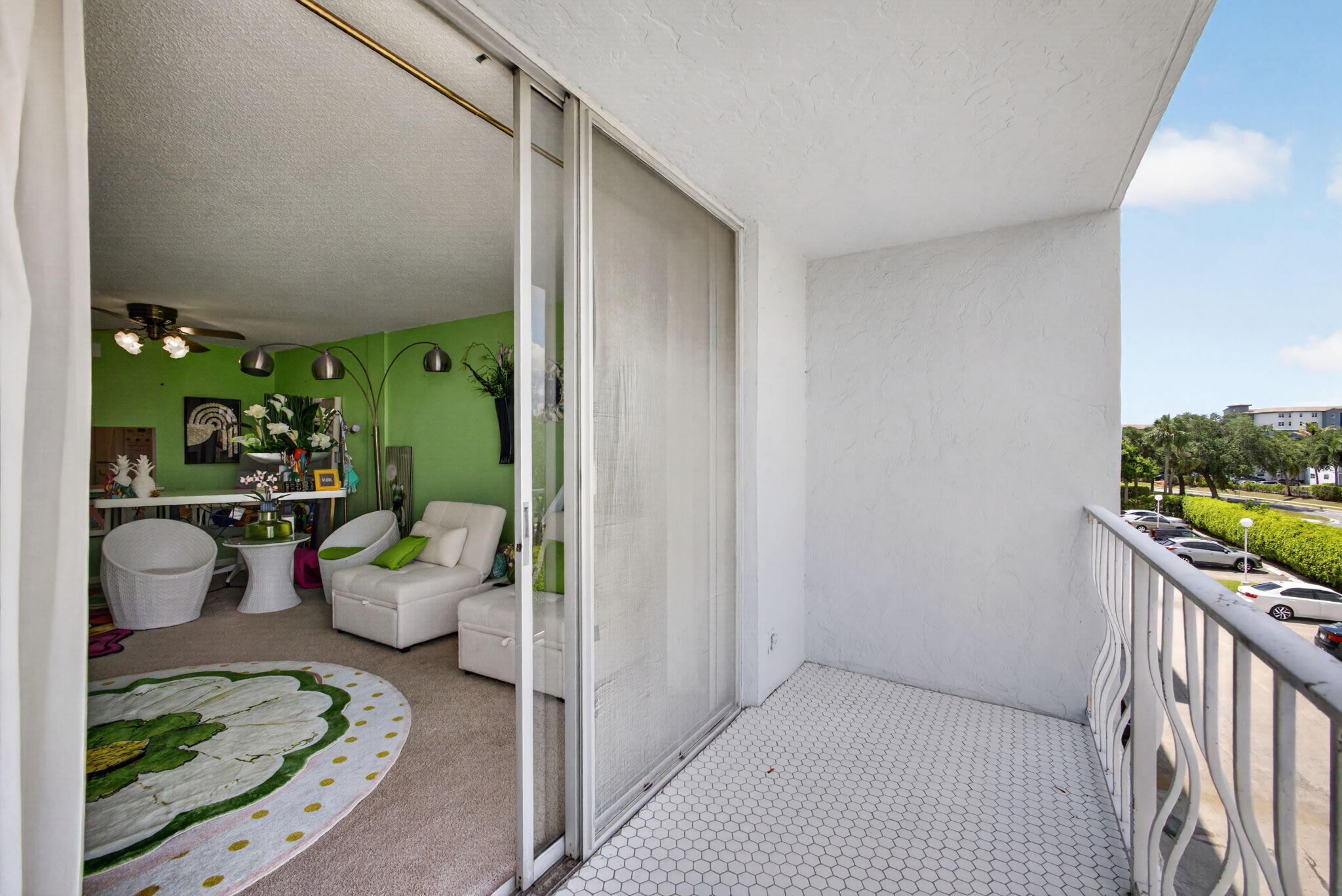 500 Executive Center Drive 3f